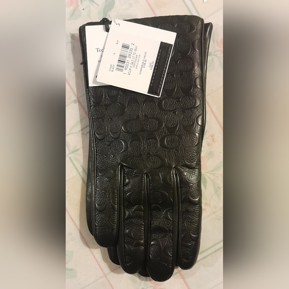 NEW Coach Black Tech Glove size 8 - Picture 1 of 4